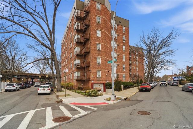 6692 Selfridge Street 4F, Forest Hills, NY 11375