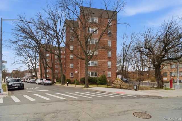 6692 Selfridge Street 4F, Forest Hills, NY 11375