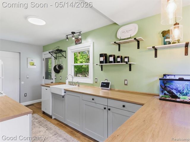 3392 Grant Road, Rochester Hills, MI 48309