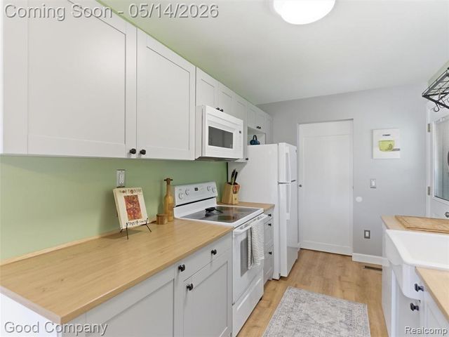 3392 Grant Road, Rochester Hills, MI 48309