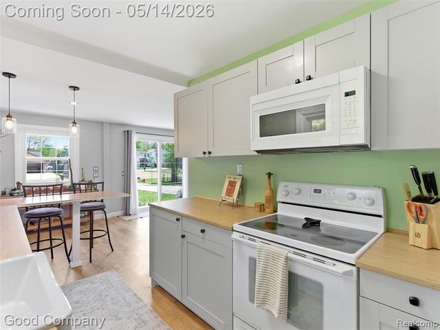 3392 Grant Road, Rochester Hills, MI 48309