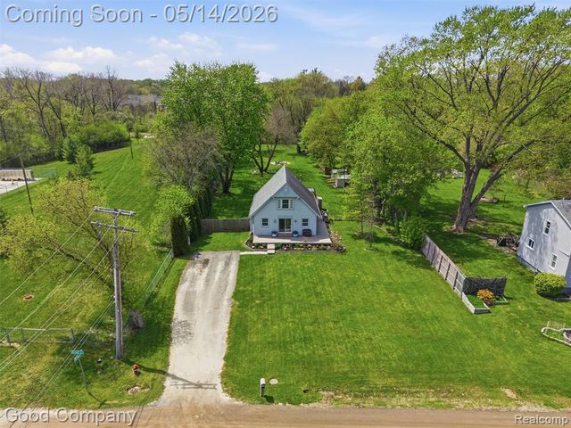 3392 Grant Road, Rochester Hills, MI 48309