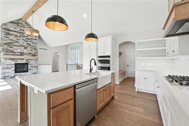 4137 Lake Shore Drive, Basehor, KS 66007