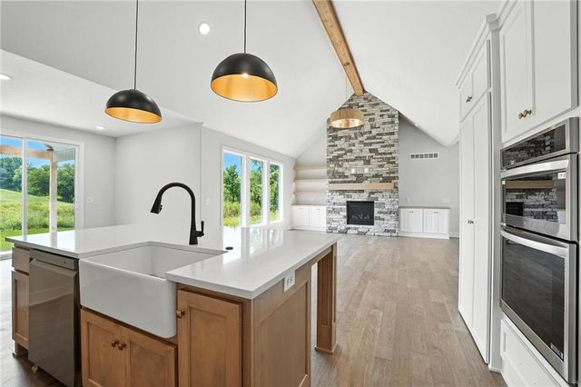 4137 Lake Shore Drive, Basehor, KS 66007