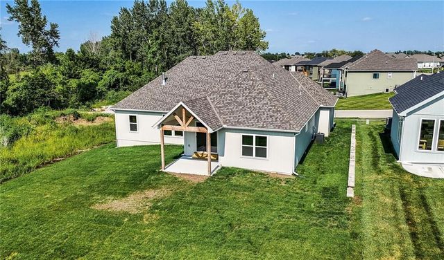 4137 Lake Shore Drive, Basehor, KS 66007