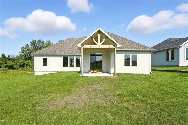 4137 Lake Shore Drive, Basehor, KS 66007