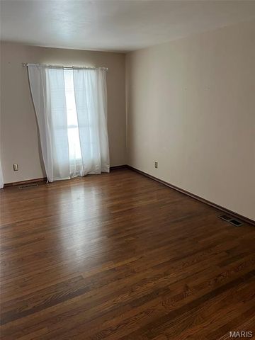 4428 Papal Drive, Florissant, MO 63033