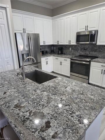 7071 San Lorenzo CT 201, Fort Myers, FL 33966