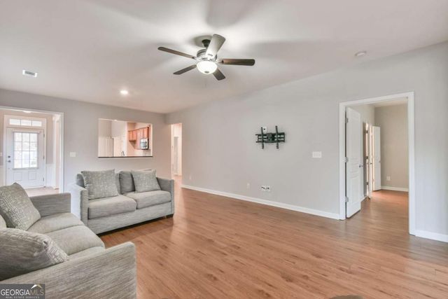 6319 Rockpoint Lane, Hoschton, GA 30548