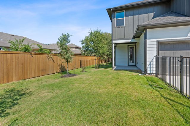 330 Orleanian DR, Buda, TX 78610