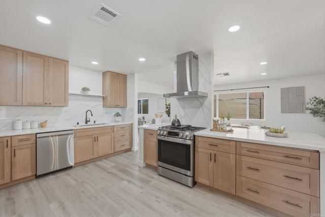 8034 skyline dr, San Diego, CA 92114