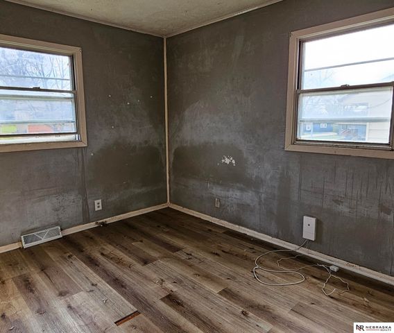 3236 S 39th Street, Omaha, NE 68105