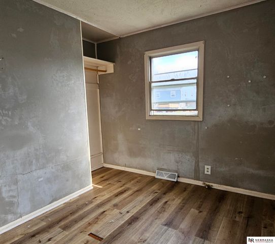 3236 S 39th Street, Omaha, NE 68105