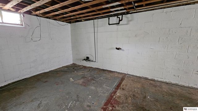 3236 S 39th Street, Omaha, NE 68105