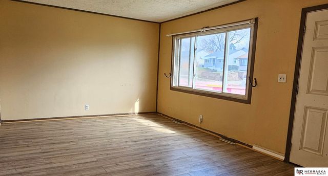 3236 S 39th Street, Omaha, NE 68105