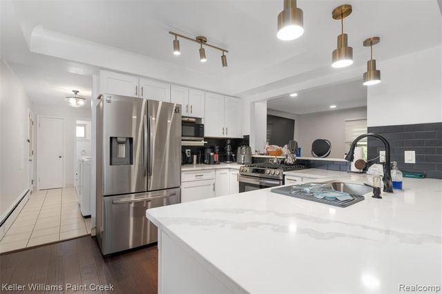 42879 Hanks Lane, Sterling Heights, MI 48314
