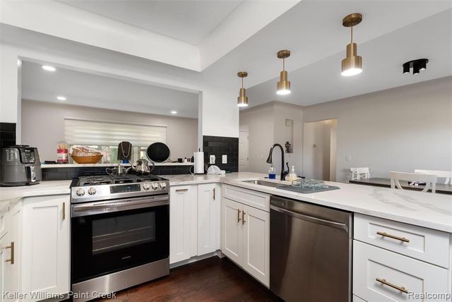 42879 Hanks Lane, Sterling Heights, MI 48314