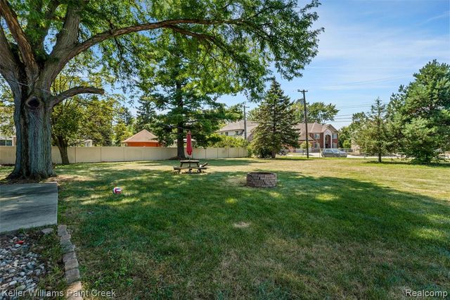 42879 Hanks Lane, Sterling Heights, MI 48314