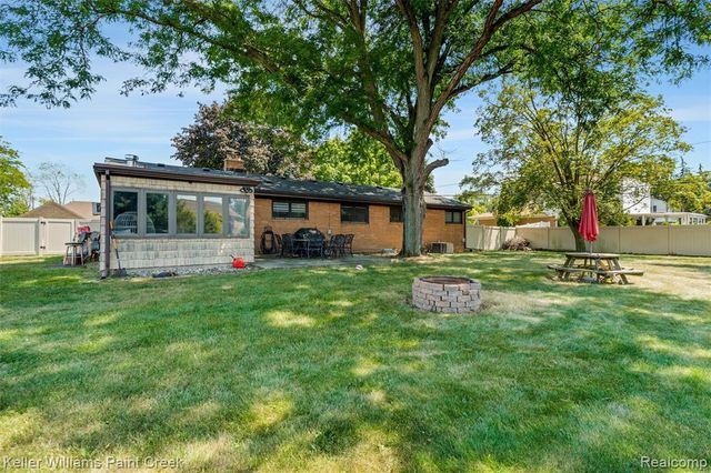 42879 Hanks Lane, Sterling Heights, MI 48314
