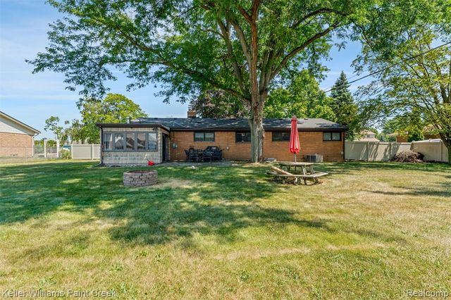 42879 Hanks Lane, Sterling Heights, MI 48314