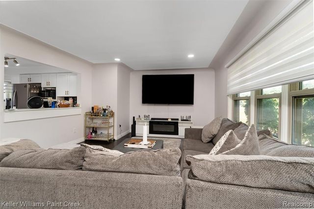 42879 Hanks Lane, Sterling Heights, MI 48314