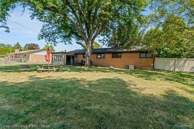 42879 Hanks Lane, Sterling Heights, MI 48314