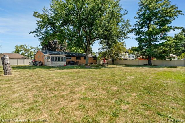 42879 Hanks Lane, Sterling Heights, MI 48314