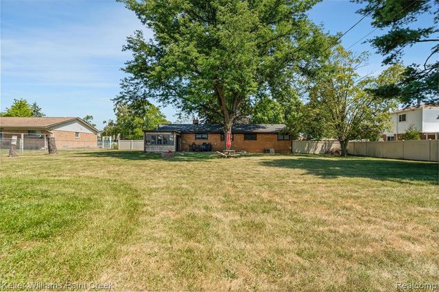 42879 Hanks Lane, Sterling Heights, MI 48314