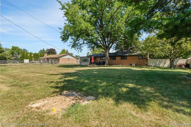 42879 Hanks Lane, Sterling Heights, MI 48314