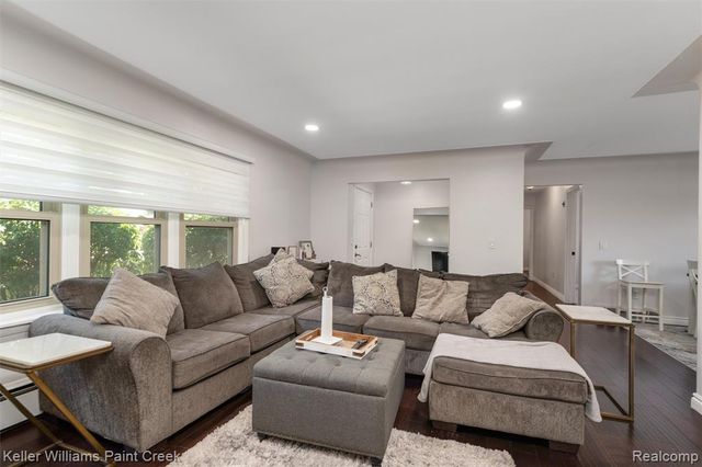 42879 Hanks Lane, Sterling Heights, MI 48314