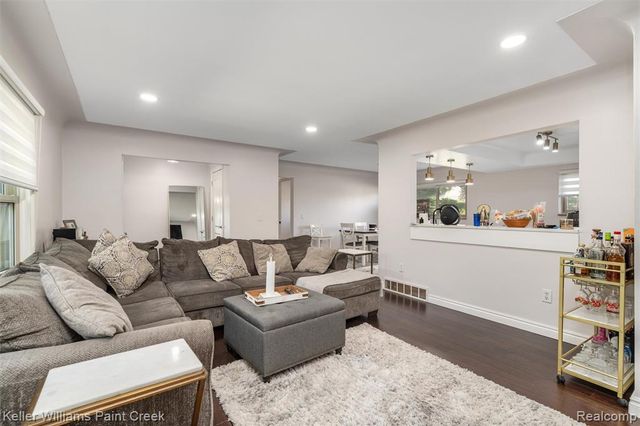 42879 Hanks Lane, Sterling Heights, MI 48314
