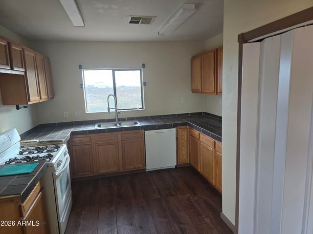 25408 W ADAMANDA Drive, Morristown, AZ 85342