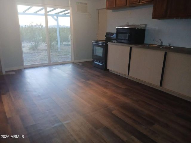 25408 W ADAMANDA Drive, Morristown, AZ 85342