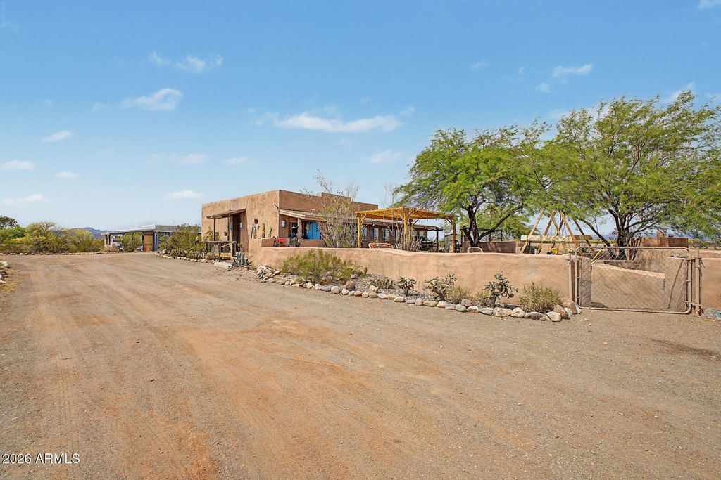 25408 W ADAMANDA Drive, Morristown, AZ 85342 — photo 2