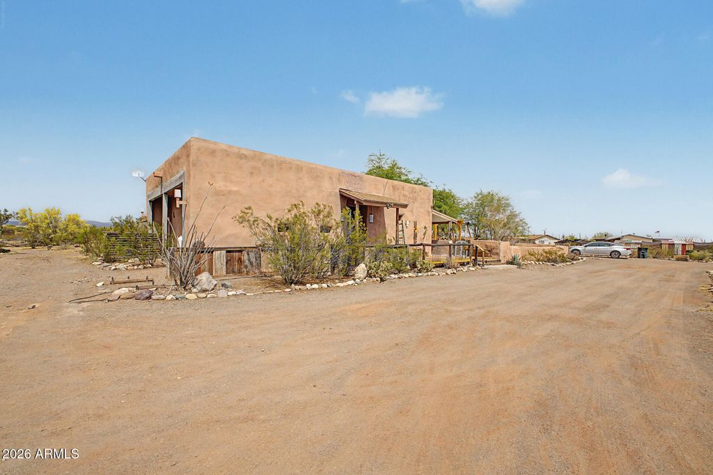 25408 W ADAMANDA Drive, Morristown, AZ 85342 — photo 4
