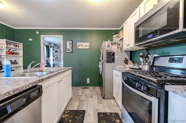 15378 Cartier, Clinton Township, MI 48038