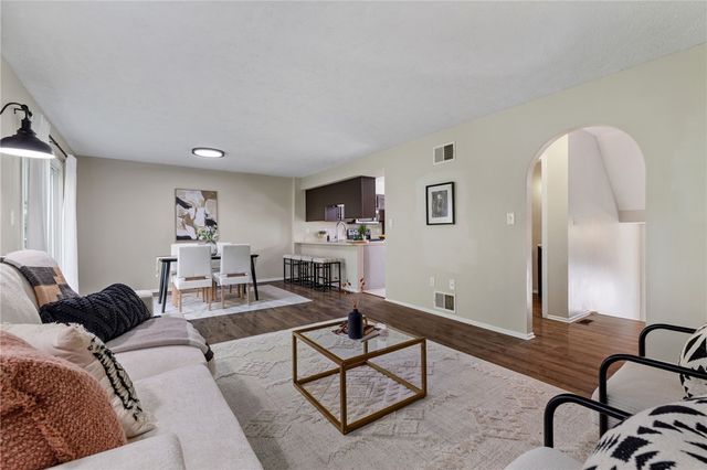 2104 Timberglen Dr, North Fayette, PA 15126