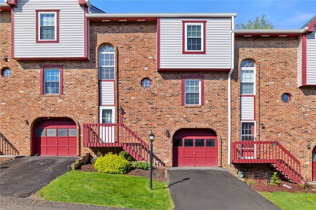 2104 Timberglen Dr, North Fayette, PA 15126