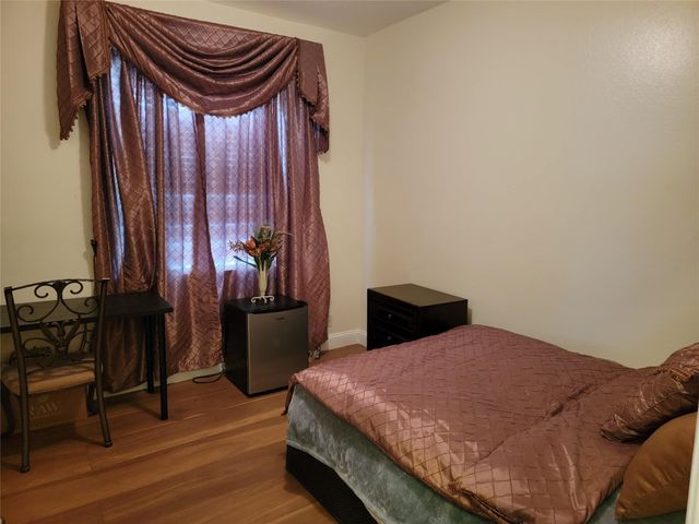 111 Berenger Walk, Royal Palm Beach, FL 33414