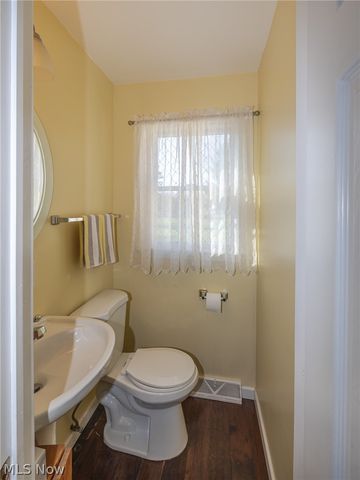 490 Mapleview Drive, Seven Hills, OH 44131