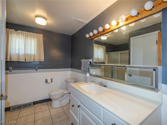 490 Mapleview Drive, Seven Hills, OH 44131