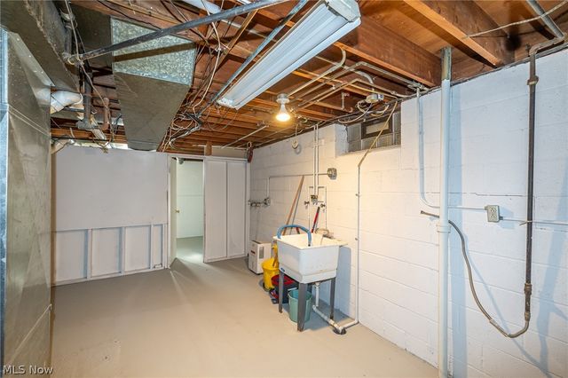 490 Mapleview Drive, Seven Hills, OH 44131