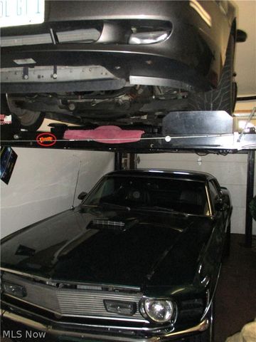 490 Mapleview Drive, Seven Hills, OH 44131