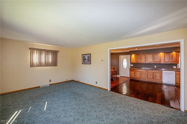 490 Mapleview Drive, Seven Hills, OH 44131