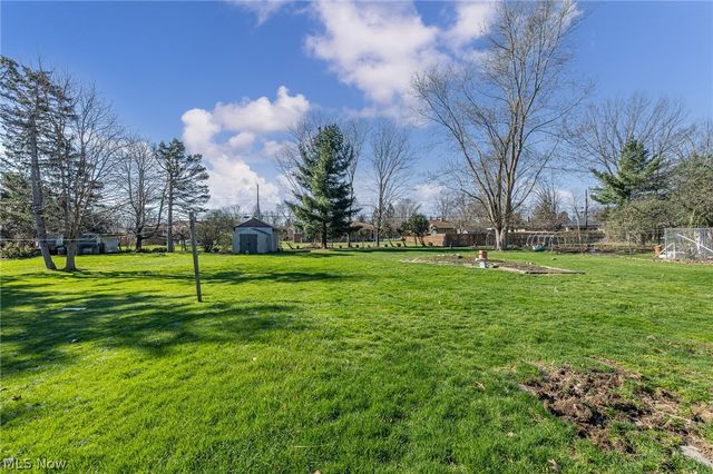 490 Mapleview Drive, Seven Hills, OH 44131