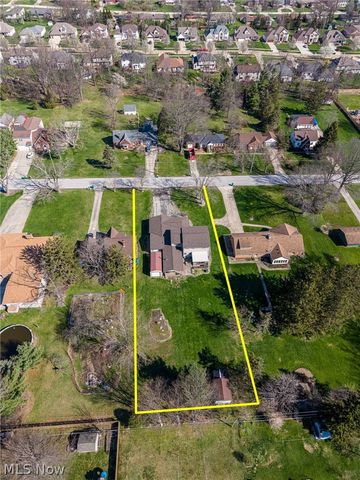 490 Mapleview Drive, Seven Hills, OH 44131