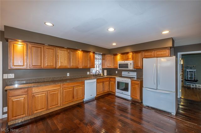 490 Mapleview Drive, Seven Hills, OH 44131