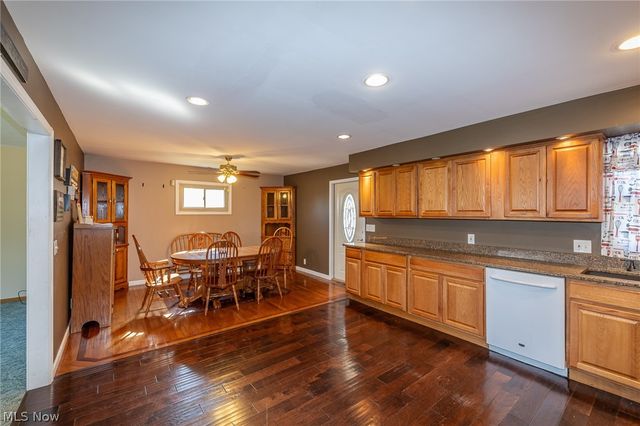 490 Mapleview Drive, Seven Hills, OH 44131