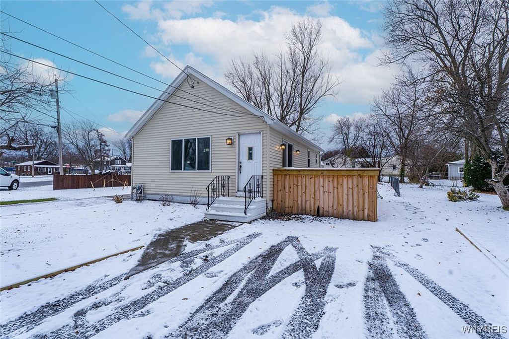 2697 Riverton Avenue, Hamburg, NY 14075