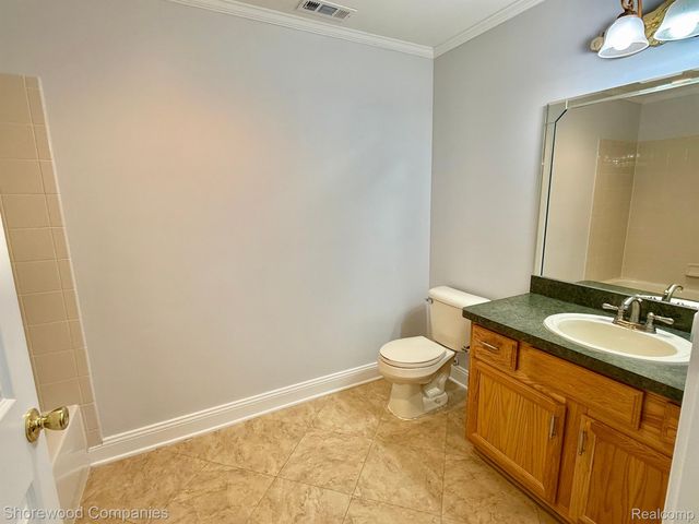 46116 Rhodes Drive, Macomb Township, MI 48044